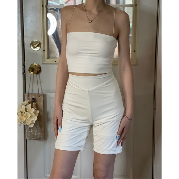 Carice Short - Picture 5 of 6